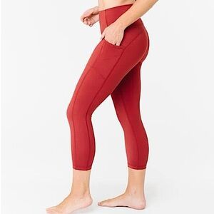 Red Pocket Light n Tight Hi-Rise Capri Leggings 20” (6-8) 989 ZYIA NWT